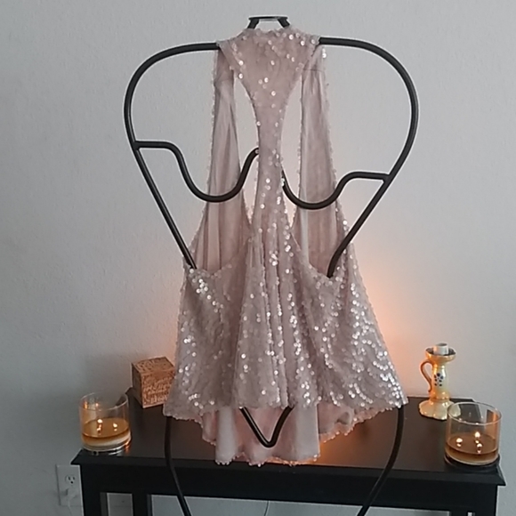 Top - Picture 2 of 4